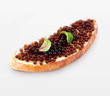 Тост с веган крем-сыром и черной икрой на тартине