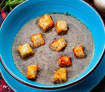 Сливочный крем-суп из шампиньонов с гренками