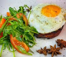 Бифштекс из говядины с беконом