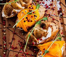 Дуэт брускетт овощной с печеным перцем, шампиньонами и сливочным сыром