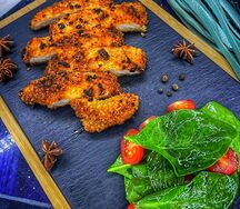 Шницель из свинины с миксом салатов