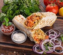 Шаурма с солёным огурцом