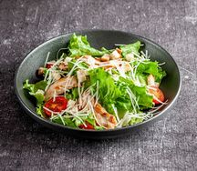 Салат Цезарь с курицей