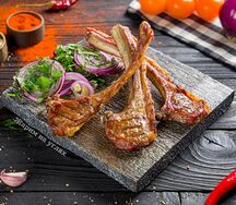 Баранья корейка на углях