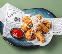 Стрипсы из куриного филе с кетчупом