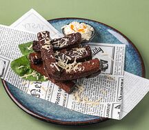 Чесночные гренки с пармезаном и соусом блю чиз