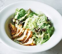 Салат Цезарь с филе цыплёнка