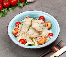 Салат Цезарь с креветками 
