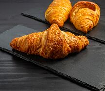 Круассан с карамелью