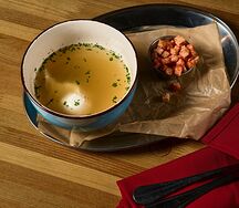 Куриный бульон с яйцом