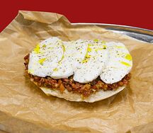 Брускетта с моцареллой