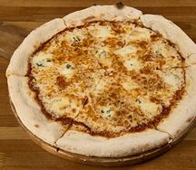 Четыре сыра пицца