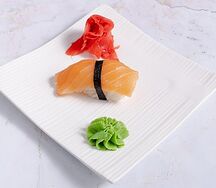 Суши с лососем 