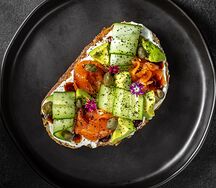 Брускетта с лососем