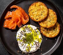 Драники с лососем и сметаной