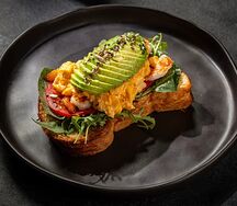 Авокадо-тост с креветками