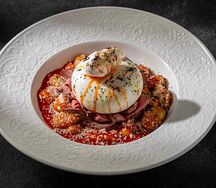 Ньокки с ростбифом и бурратой