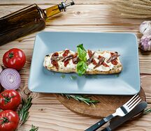 Брускетта с анчоусами и страчателлой
