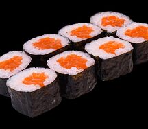 Маки с лососем