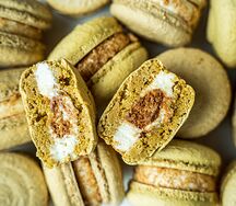 Макаронс Медовик