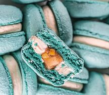 Макаронс Груша-горгондзола