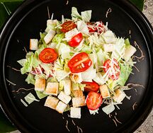 Салат Цезарь с курицей
