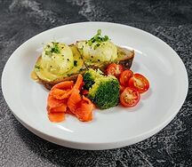Яйца пашот с лососем и голландским соусом