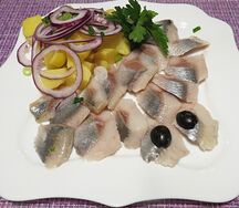 Малосольная селедочка с картошечкой и лучком
