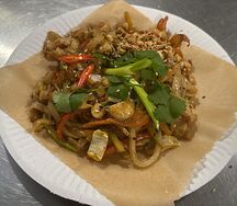 Лапша рисовая с овощами и креветками