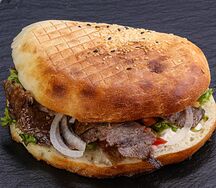 Шаурма с говядиной на углях в пите