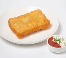 Пирожок с картошкой и сосиской