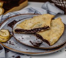 Чебурек с бананом и шоколадом