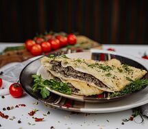 Чебурек со свининой и говядиной