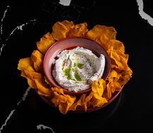 Хрустящий заморский картофель с молодым сыром и крымским трюфелем