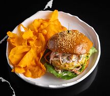 Бургер с котлетой из северной креветки