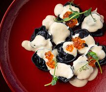 Пельмени с нельмой и красной икрой