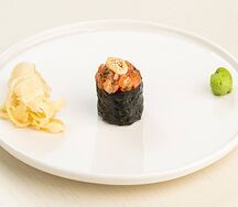 Гункан с желтохвостом