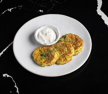 Оладьи из кабачков по-домашнему со сметаной