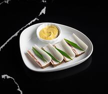 Сало солёное с бородинским хлебом