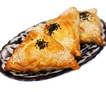 Самса из слоеного теста