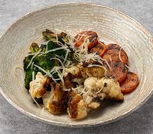 Обожженные овощи с пармезаном