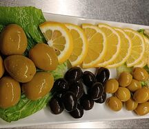 Оливки гигант и маслины каламата