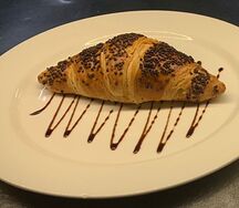 Круассан с шоколадным муссом