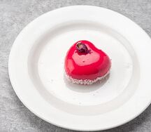 Йогуртовый малиновый мусс с кули из шампанского