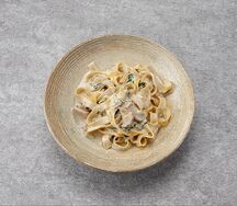 Феттуччине с белыми грибами в сливочно-трюфельном соусе