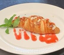 Круассан с миндальным муссом