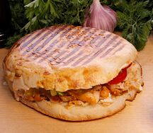 Шаурма в лепешке c курицей