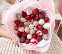 Букет из клубники Малиновая Радость М