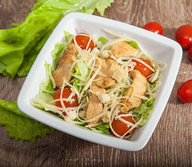 Салат цезарь с курицей