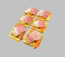 Сырные вафли с бри, курицей и беконом